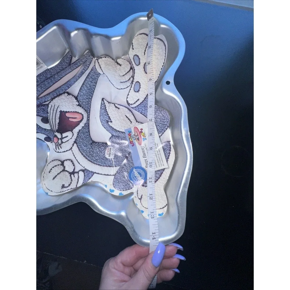 Wilton Vintage 1996 Bugs Bunny Cake Pan Looney Tunes Warner 2105-3200‎ Aluminum